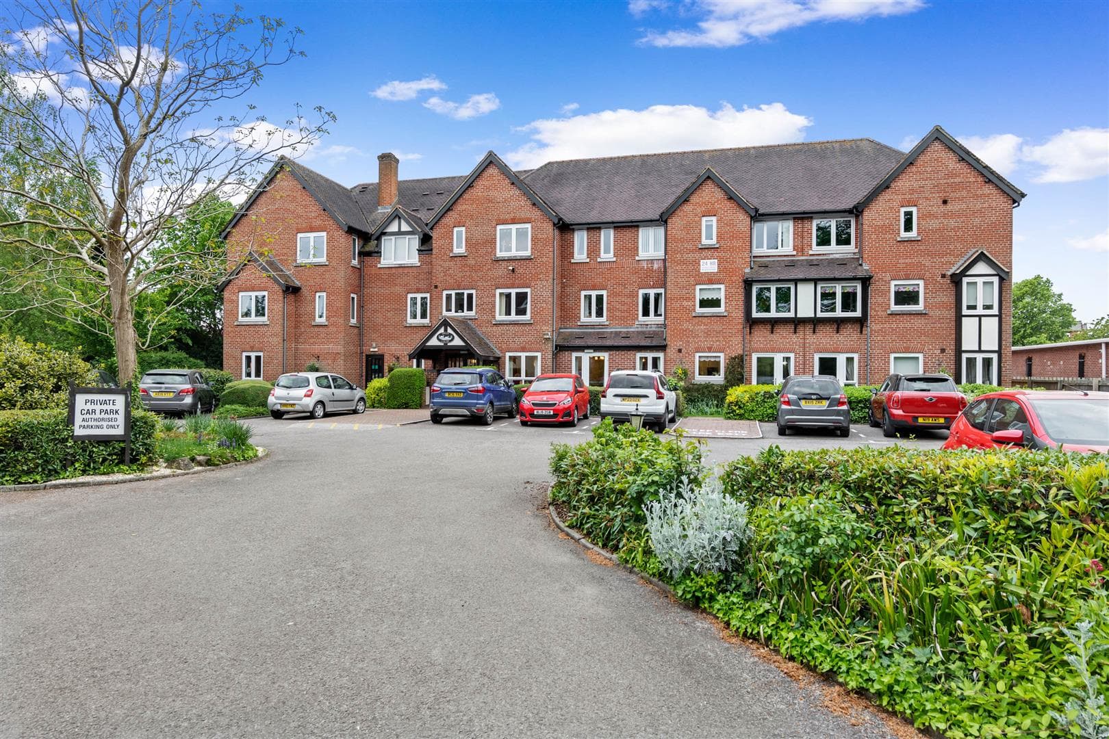 Swan Court, Banbury Road, Stratford-Upon-Avon, CV37 7HG
