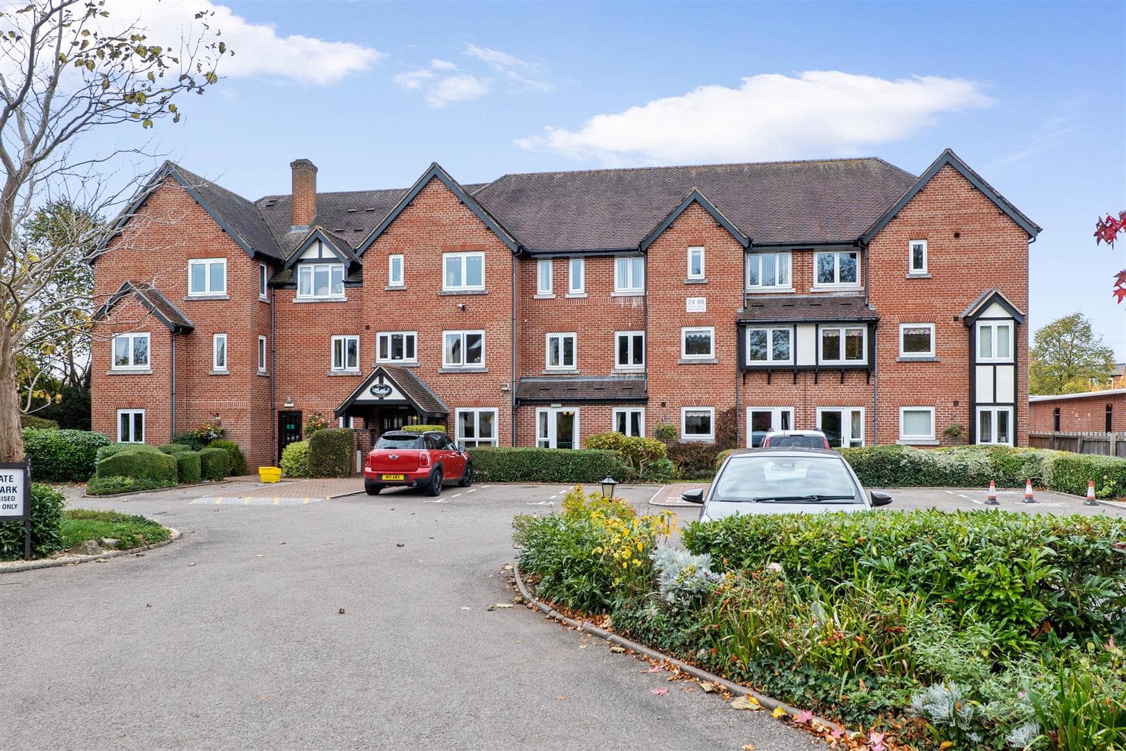Swan Court, Banbury Road, Stratford-Upon-Avon, CV37 7HG
