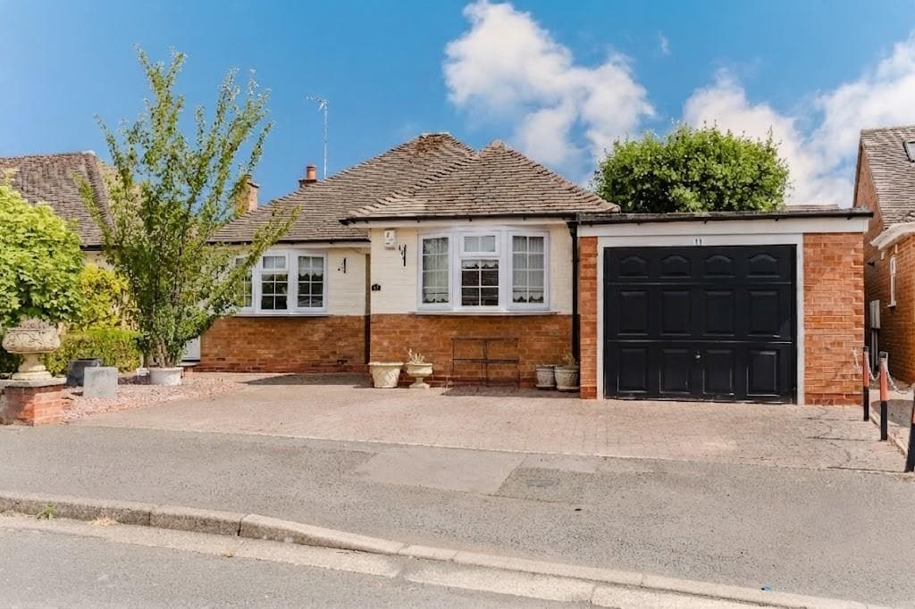 Waterloo Drive, Stratford-Upon-Avon, CV37 7HS
