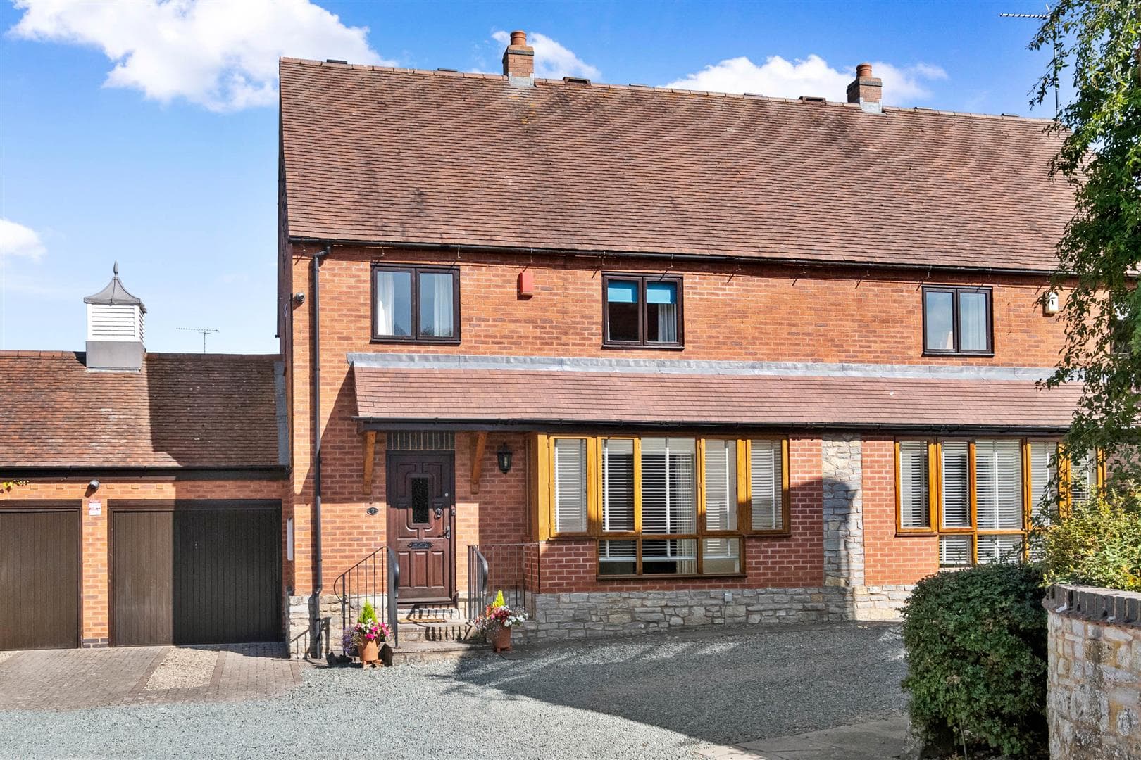 Owlets End, Barton, Alcester, B50 4ND
